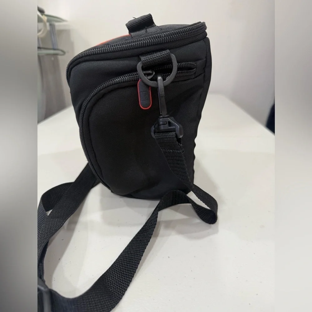 Case Logic SLB Camara Bag Case DCB-304 Compact Case Black